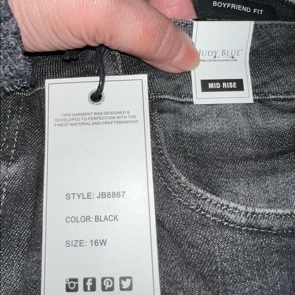 NWT JUDY BLUE Mid Rise Distressed Bleach Splashed  Boyfriend Fit Black Jeans - Picture 6 of 11